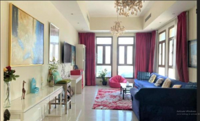 Cozy and Vibrant Staycation